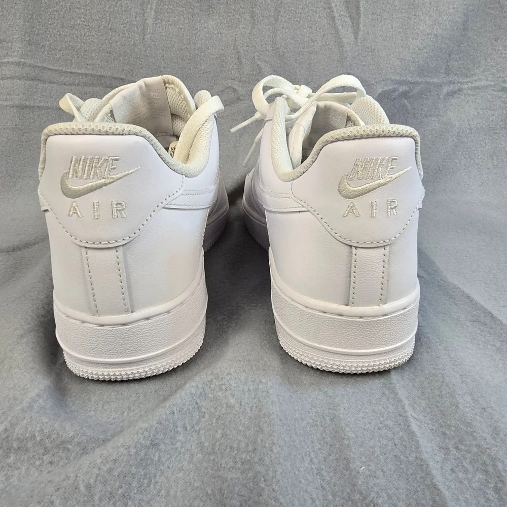 Nike Air Force 1 07 Low Triple White Mens Size‎ 9 CW2288-111 Sneakers